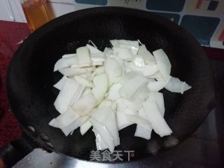 腊肠炒苤蓝的做法步骤：4