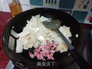 腊肠炒苤蓝的做法步骤：6