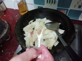 腊肠炒苤蓝的做法步骤：7