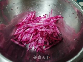 凉拌紫萝卜的做法步骤：2