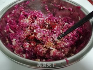 紫萝卜猪肉馅饺子的做法步骤：5