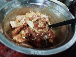 香菇焖鸡饭的做法步骤：1
