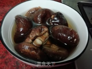 香菇焖鸡饭的做法步骤：2