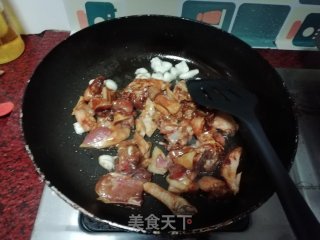 香菇焖鸡饭的做法步骤：5