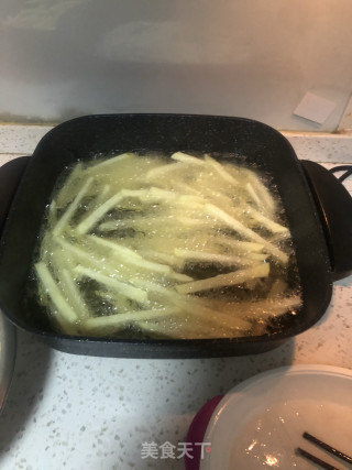 炸薯条的做法步骤：4