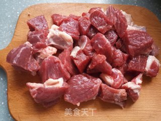炖牛肉的做法步骤：1