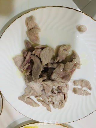慈菇炒肉的做法步骤：3