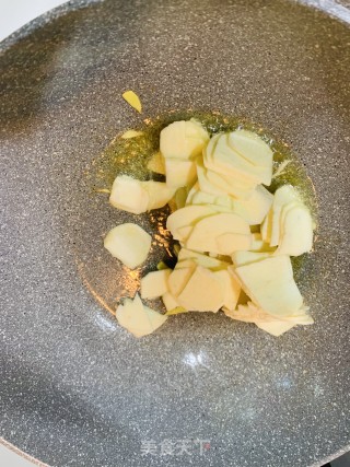 慈菇炒肉的做法步骤：5