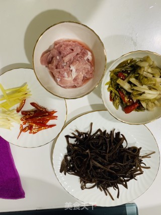 泡椒肉丝的做法步骤：1