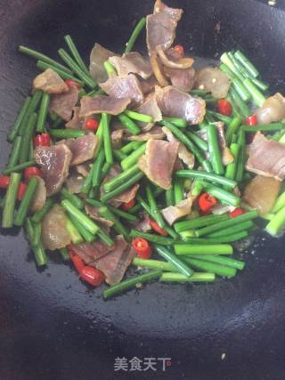 蒜苔炒腊肉的做法步骤：5