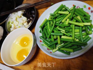 家常菜之“蒜苔炒蛋”的做法步骤：1