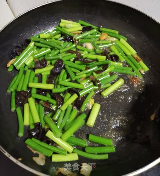 家常菜之“蒜苔炒蛋”的做法步骤：2
