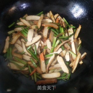 香芹炒豆干的做法步骤：6
