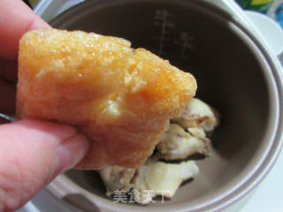 【电饭锅版】油豆腐焖鸡翅根的做法步骤：3