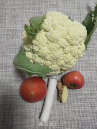 番茄炒菜花的做法步骤：1