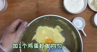 软芯奶酪小蛋糕(原味和抹茶味)，浓郁奶香美味甜品，乖乖在家做美食，武汉加油的做法步骤：3