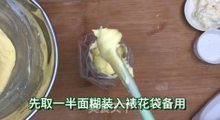 软芯奶酪小蛋糕(原味和抹茶味)，浓郁奶香美味甜品，乖乖在家做美食，武汉加油的做法步骤：5