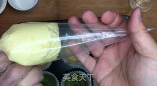 软芯奶酪小蛋糕(原味和抹茶味)，浓郁奶香美味甜品，乖乖在家做美食，武汉加油的做法步骤：12