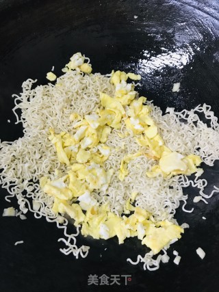 鸡蛋炒面的做法步骤：8