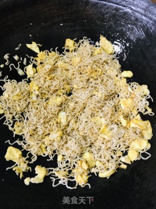 鸡蛋炒面的做法步骤：9