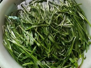 手工韭菜饺子的做法步骤：1