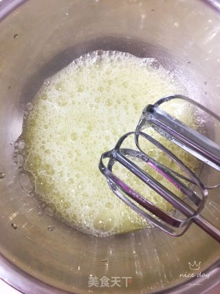 肉松沙拉蛋糕卷的做法步骤：4