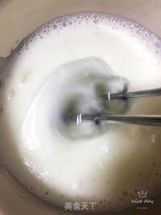 肉松沙拉蛋糕卷的做法步骤：6