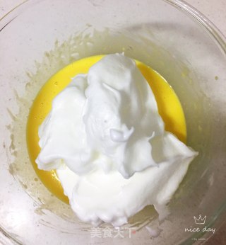 肉松沙拉蛋糕卷的做法步骤：8