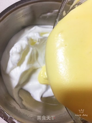 肉松沙拉蛋糕卷的做法步骤：9