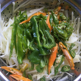 美味土豆丝的做法步骤：4