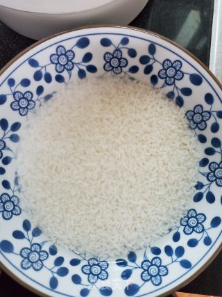 美味卤肉饭的做法步骤：1