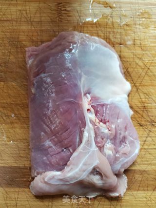 鸭胸肉炒蟹味菇的做法步骤：1