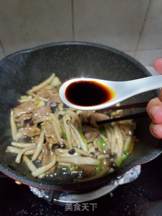 鸭胸肉炒蟹味菇的做法步骤：13