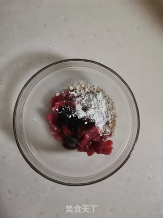 咖喱牛肉土司披萨的做法步骤：1