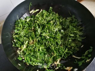 花草冬笋炒年糕的做法步骤：7