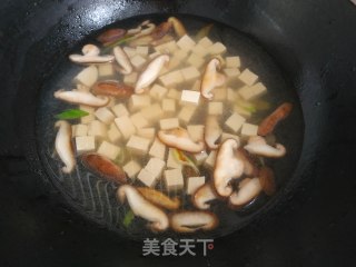 香菇油菜豆腐汤的做法步骤：6