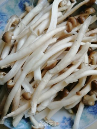 小鸡炖蘑菇的做法步骤：6