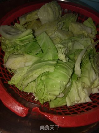 干锅包菜炒肉的做法步骤：1