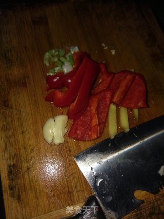 干锅包菜炒肉的做法步骤：2