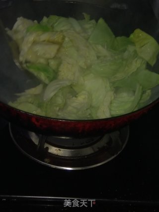 干锅包菜炒肉的做法步骤：3