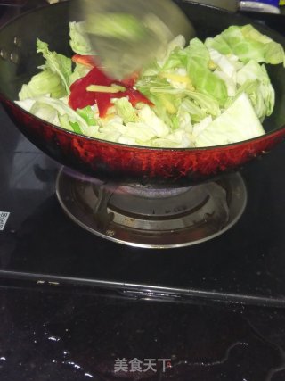 干锅包菜炒肉的做法步骤：4