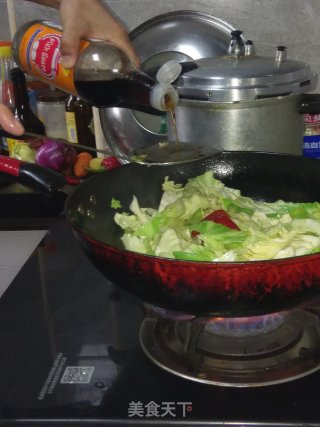 干锅包菜炒肉的做法步骤：5