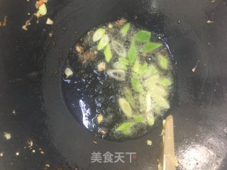 西红柿鸡蛋焖方便面的做法步骤：3