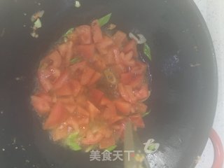 西红柿鸡蛋焖方便面的做法步骤：4