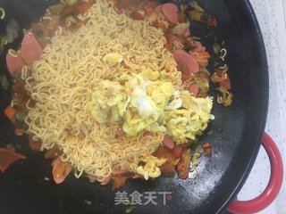 西红柿鸡蛋焖方便面的做法步骤：8