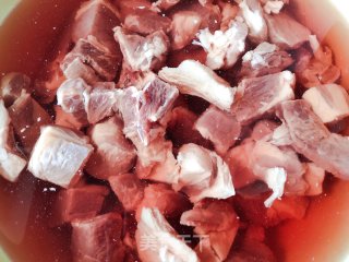 牛肉炖柿子的做法步骤：1