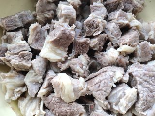 牛肉炖柿子的做法步骤：3