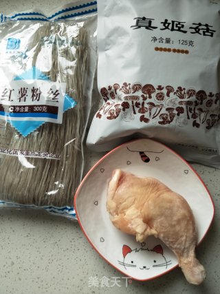 真姬菇炖粉条的做法步骤：1