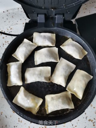 馄饨皮版的韭菜盒子的做法步骤：3