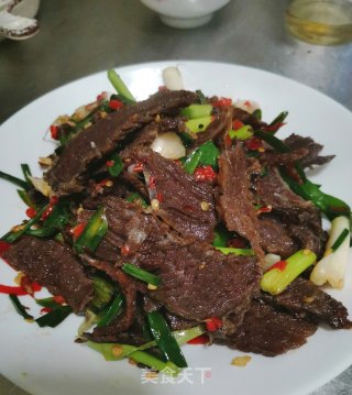 小炒风干牛肉的做法步骤：7